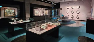 Image of the Breathing Room in the Main Library. A room with low lighting and range of exhbits. 